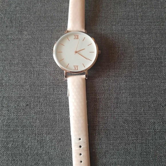 Elegant Women’s Watch with a Magical Twist 🎉 $5 Finds – Clearance Section 🎉 - Picture 1 of 3